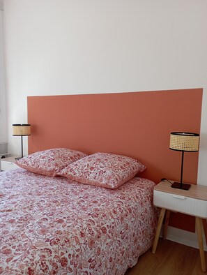 3 chambres, fer et planche à repasser, Wi-Fi, draps fournis