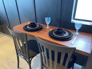 Apartamento de diseño | 1 dormitorio, espacio para trabajar con un portátil, wifi gratis