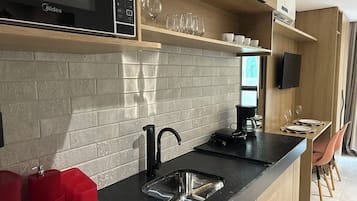 Economy Apartment | Private kitchenette | Microwave, stovetop, toaster, blender