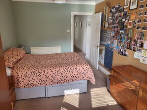 2 bedrooms, travel crib, WiFi, bed sheets