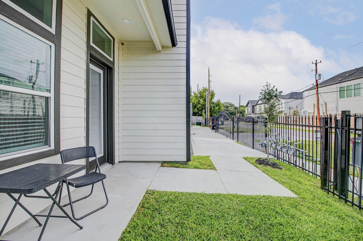 Photo 35 of Cozy Spring View in Houston-Few mins to Energy Corridor, The Galleria & downtown