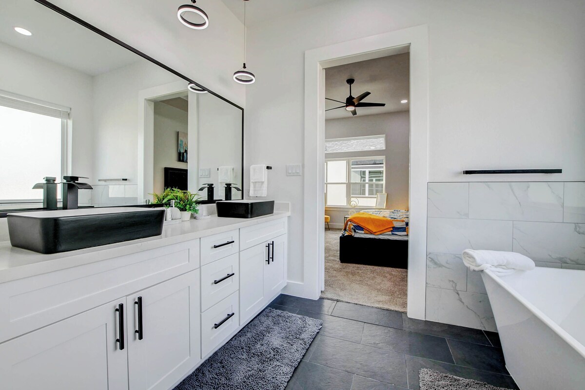 Photo 33 of Cozy Spring View in Houston-Few mins to Energy Corridor, The Galleria & downtown