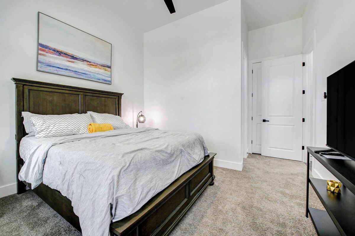 Photo 16 of Cozy Spring View in Houston-Few mins to Energy Corridor, The Galleria & downtown