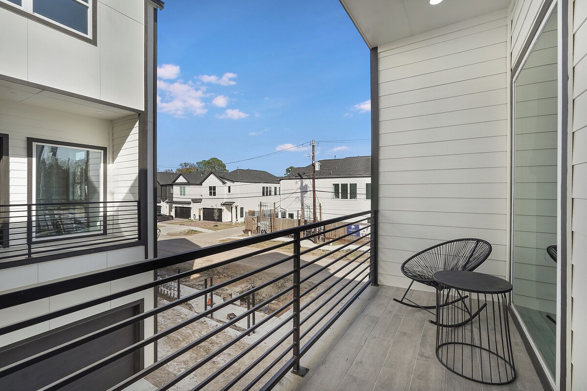 Photo 3 of Cozy Spring View in Houston-Few mins to Energy Corridor, The Galleria & downtown