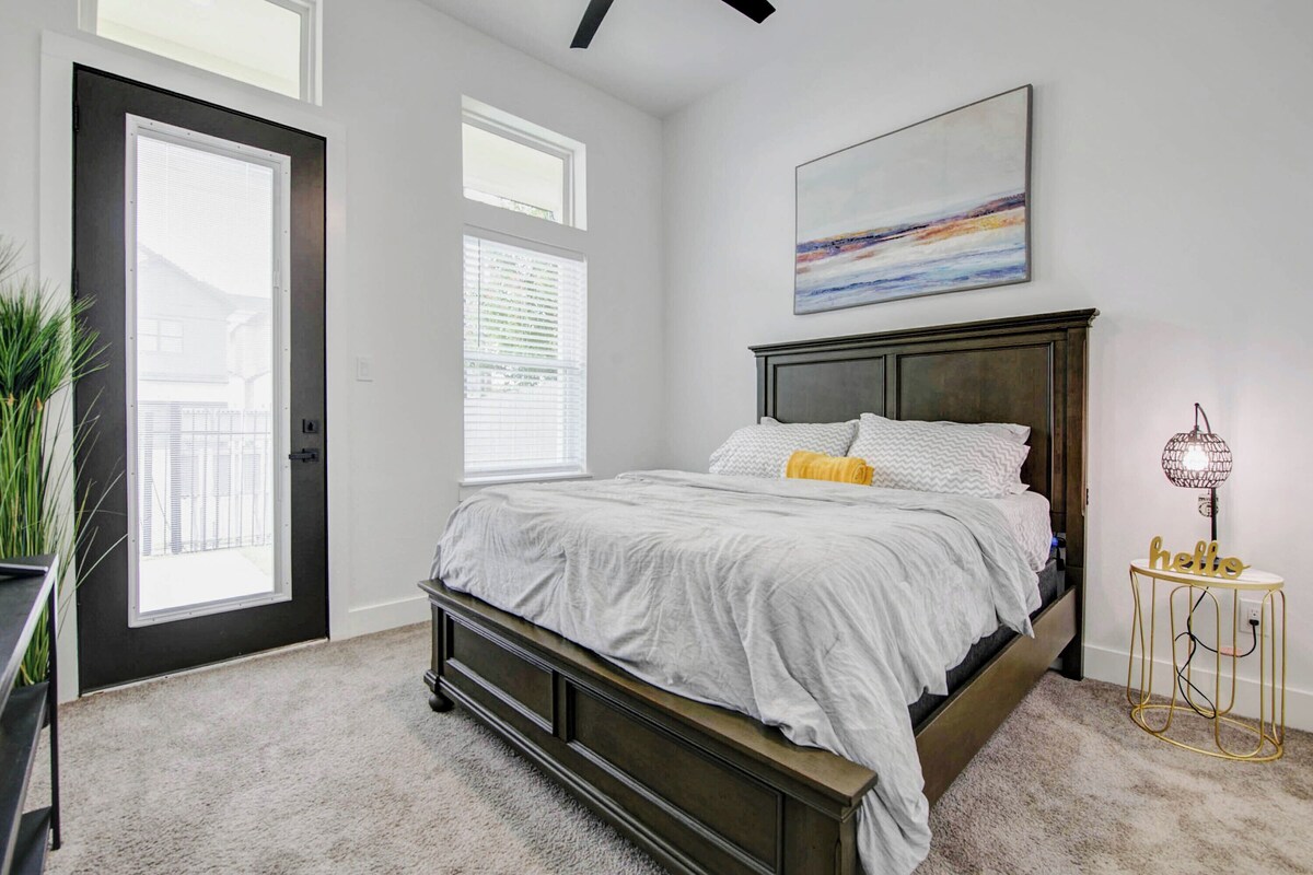 Photo 18 of Cozy Spring View in Houston-Few mins to Energy Corridor, The Galleria & downtown