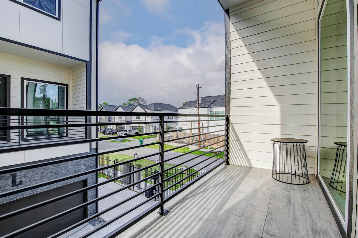 Photo 34 of Cozy Spring View in Houston-Few mins to Energy Corridor, The Galleria & downtown