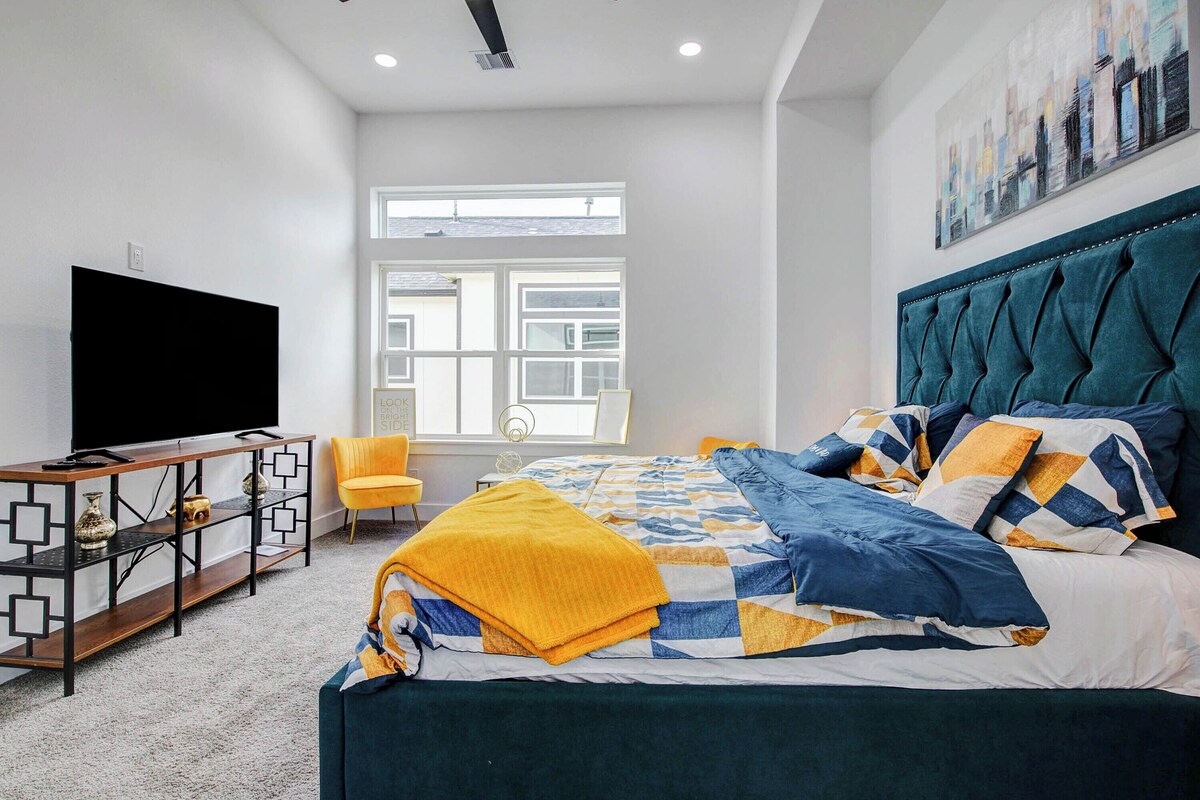 Photo 32 of Cozy Spring View in Houston-Few mins to Energy Corridor, The Galleria & downtown