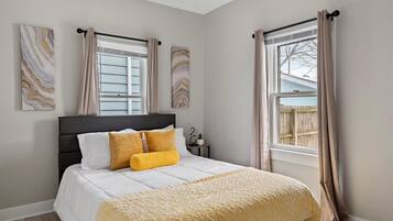 2 bedrooms, iron/ironing board, WiFi, bed sheets