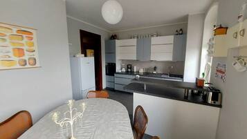 Ofen, Herdplatte, Geschirrspüler, Küchenrolle