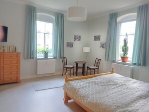 3 habitaciones, tabla de planchar con plancha y wifi gratis