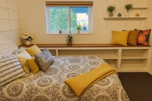 Suite Comfort | Brankas, meja kerja, ruang kerja ramah laptop, dan setrika/meja setrika