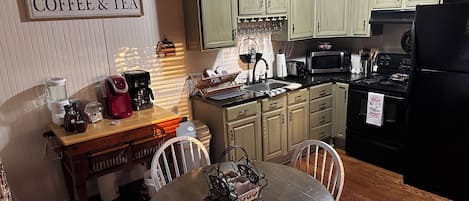 Microondas, horno, placa de cocina