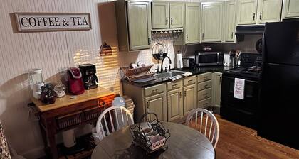 Charming 1-bedroom farm guesthouse in Lexington with WiFi and AC