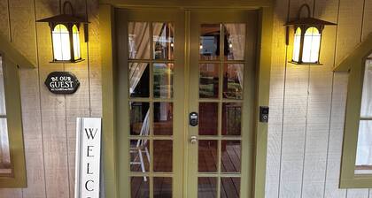 Charming 1-bedroom farm guesthouse in Lexington with WiFi and AC