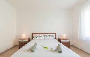 1 chambre, fer et planche à repasser, lit parapluie, Wi-Fi gratuit