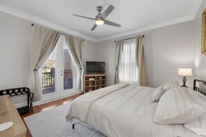 3 bedrooms, desk, iron/ironing board, free WiFi
