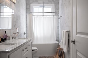 Dusche, Haartrockner, Bidet, Handtücher