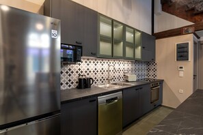 Fridge, oven, stovetop, toaster