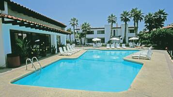 4 albercas al aire libre