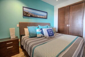 2 chambres, coffres-forts dans les chambres, fer et planche à repasser