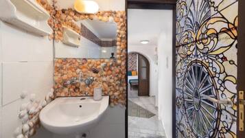 Hårtørrer, håndklæder, Sæbe, Toiletpapir