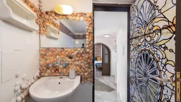 Hårtork, handdukar, tvål och toalettpapper