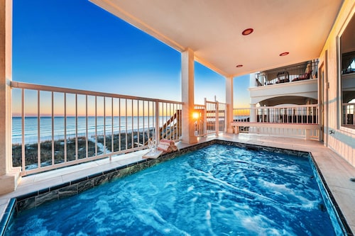 Luxury on the Beach: Private Pool, 5 King Suite, Elevator, Golf Cart, Beach Svc