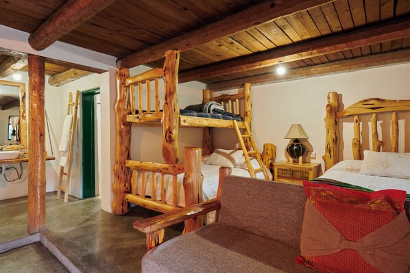Room - PARQUE CUEVA DE LOS LEONES (Creel)