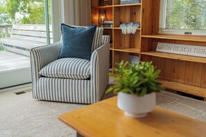 Interior - Mucky Duck + Soundfront + Duck NC + Sanderlin Community with Pool (Kitty Hawk)