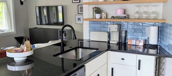 Charming 3-bedroom house with WiFi, fitness room in Pontiac