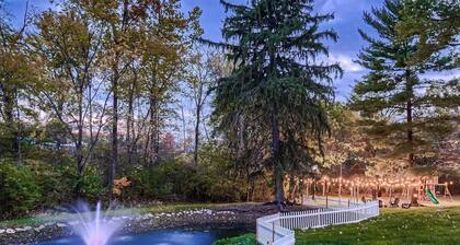 Gorgeous Farmhouse in Lewis Center with a private pond, barn and a backyard