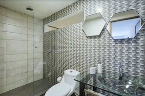 Shower, shampoo