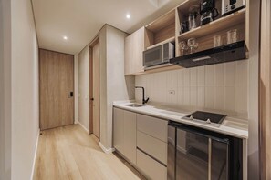 Micro-ondas, cooktop, cafeteira/chaleira