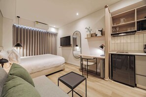 1 bedroom, desk, WiFi, bed sheets - Quadrato | Laureles Studio, w/AC, Balcony, WIFI (Medellín)