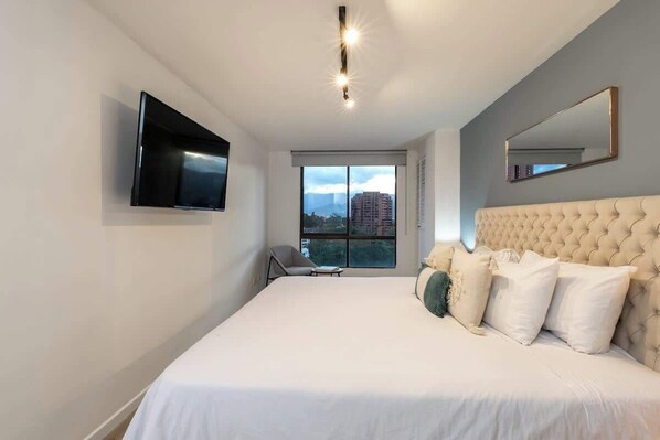 1 bedroom, WiFi, bed sheets - |EP| Vibrant Apt in Provenza w/King Bed,AC,Balcony (Medellín)