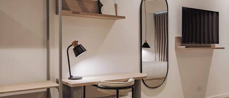 1 Schlafzimmer, Schreibtisch, WLAN, Bettwäsche