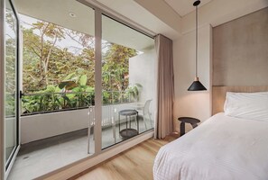 1 bedroom, desk, WiFi, bed sheets