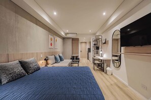 1 bedroom, desk, WiFi, bed sheets