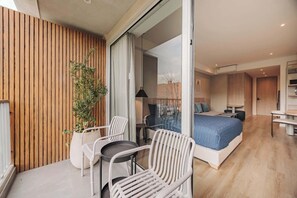 1 bedroom, desk, WiFi, bed sheets