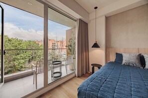 1 bedroom, desk, WiFi, bed sheets