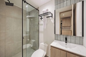 Douche, serviettes fournies