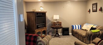 3-bedroom apartment in marvelous Goshen with WiFi, AC