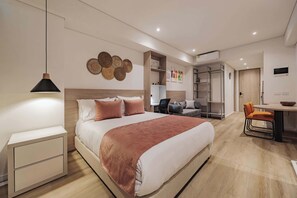 1 bedroom, desk, WiFi, bed sheets