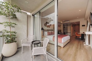 1 bedroom, desk, WiFi, bed sheets