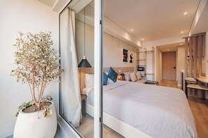 1 bedroom, desk, WiFi, bed sheets