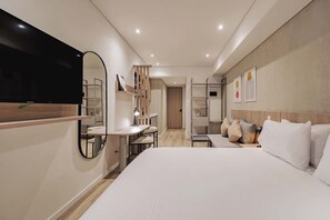 1 bedroom, desk, WiFi, bed sheets
