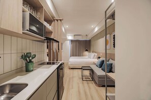 1 bedroom, desk, WiFi, bed sheets