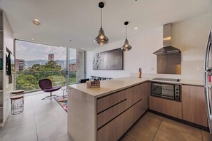 Refrigerador, microondas y horno