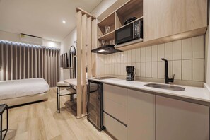 1 bedroom, desk, WiFi, bed sheets