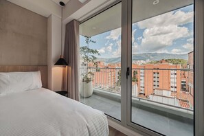 1 bedroom, desk, WiFi, bed sheets